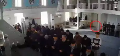 Elazığ Camii'nde Torpil Panik! Çocuk Kaçtı