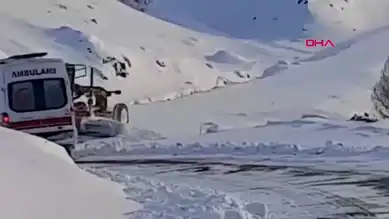 Elazığ'da Kar Kapanan Yolu Açılarak Hasta Kurtarıldı