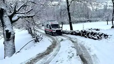 Elazığ'da Kar Yağışı: Mahsur Kalan Hasta Kurtarıldı