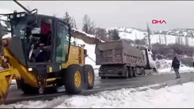 Elazığ'da Kar Kapanında Hastaya Ulaşım Sağlandı