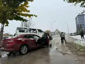 Şehirde Trafik Kazası: 3 Yaralı
