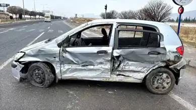 Elazığ'da Çarpışma: 3 Yaralı, 1'i Ağır