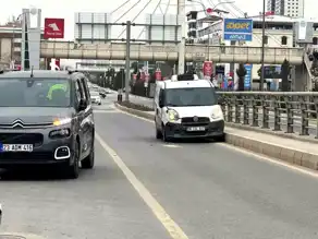 Elazığ'da Hafif Ticari Araçlar Çarpıştı: Maddi Hasar