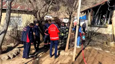 Elazığ'da Sobadan Çıkan Yangın: 3 Yaralı