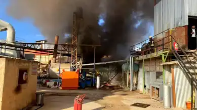 Elazığ'da Asfalt Şantiyesi Yandı