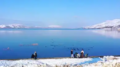 Hazar Gölü'nün Kış Masalı: Beyaz Bir Güzellik