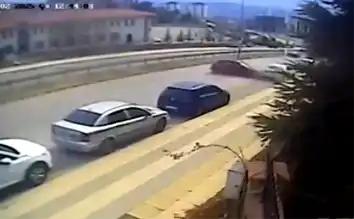 Elazığ'da Park Halindeki Araca Çarpma Kazası!