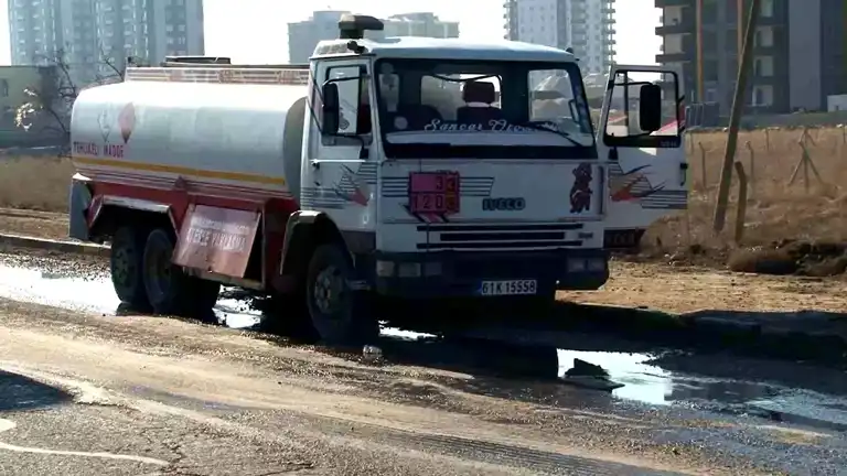 Diyarbakır'da Tanker-Tır Çarpışması: Yaralı Var