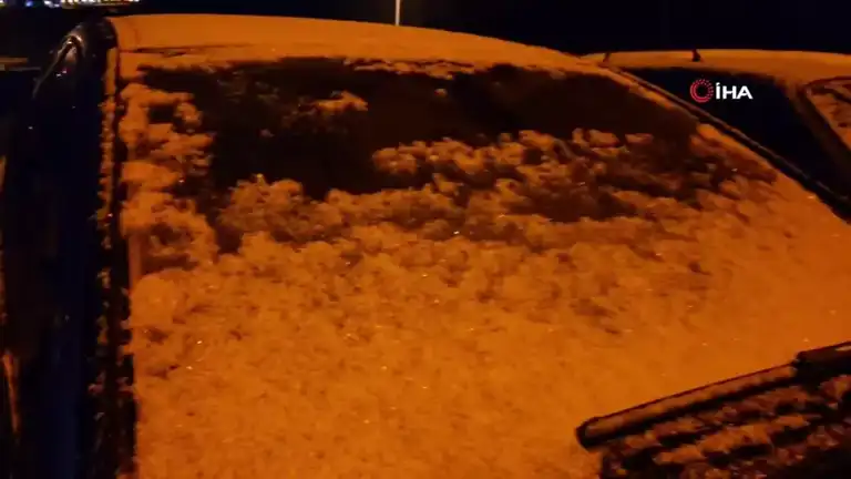 Doğu Anadolu Bölgesinde Şiddetli Soğuk: Araç Camları Buz Tuttu