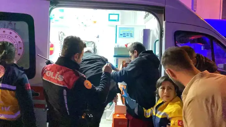Şehir Merkezinde Bıçaklı Kavga: 2 Yaralı