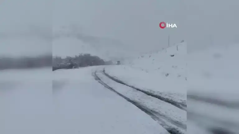 Doğu Anadolu'da Köy Yolları Kapandi, Açılma Çalışmaları Sürüyor