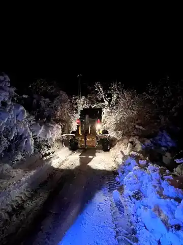 Elazığ'da Kar Yolları Kapattı!