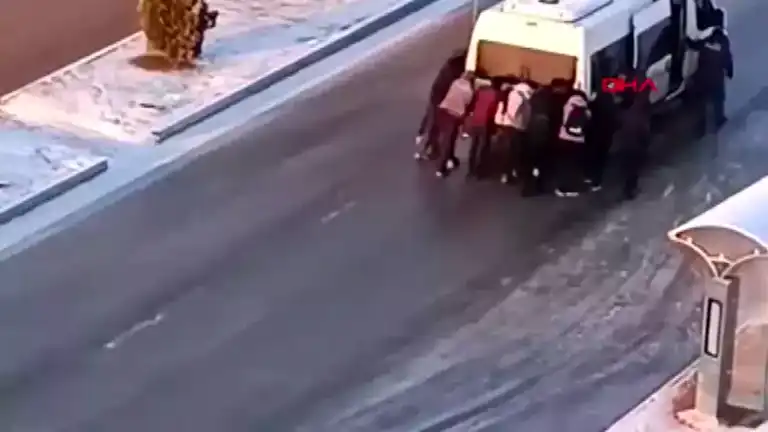 Elazığ Sivrice'de Kapanan Köy Yolları Açıldı