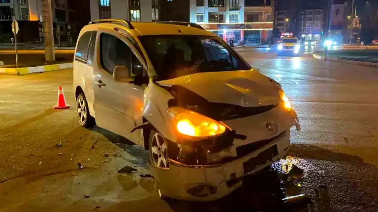 Elazığ'da Trafik Kazası: 4 Yaralı