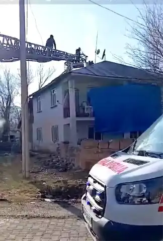 Elazığ'da İtfaiye Eri Yangında Yaralandı