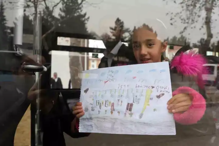 Baba-Kız Aşkının Yolculuğu: Bir Doğum Günü Resminin Hikayesi