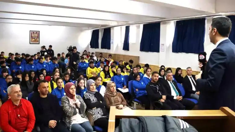 Eski Öğretmen, Genç Sporcularla Buluştu