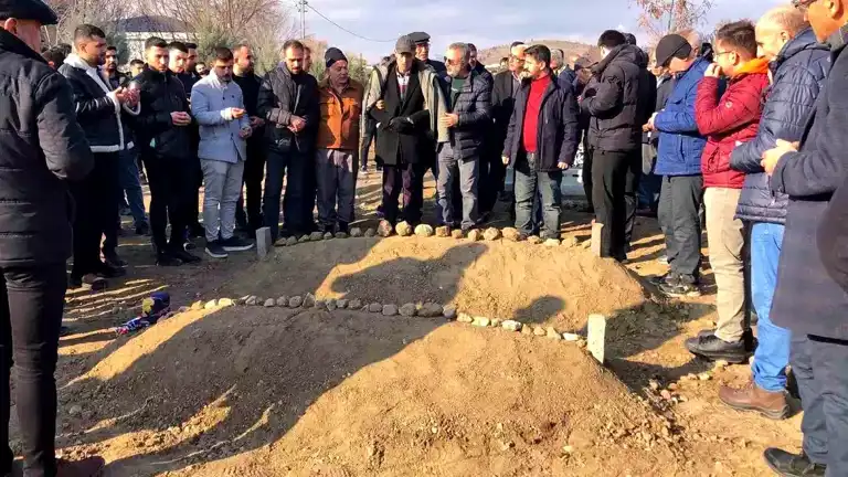 Karlıova'da Otobüs Kazası: Genç Hekim Çift Hayatını Kaybetti